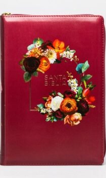 La Biblia RVR1960 Cierre Letra Gigante Imitación Piel con Índice, ¡Perfecta para tu estudio diario! Su diseño elegante y compacto la hace ideal para llevarla a cualquier lugar. Incluye plan de lectura, mapas y más. Descubre la Palabra de Dios con esta hermosa Biblia. Letra gigante, cierre seguro y muchas herramientas de estudio. Esta Biblia te ofrece el texto completo de la Reina Valera 1960, la versión más popular en español, con una tipografía diseñada especialmente para una lectura cómoda. CONTENIDO Referencias en cadena. Letra 14 puntos. Concordancia temática. Panorama histórico de la Biblia. Plan de lectura anual. Buenas nuevas de salvación. Palabras de Cristo en rojo. 8 Mapas a todo color. Introducción y bosquejo de cada libro. Armonía de los Evangelios. Atributos de Jesús. Palabras de aliento para tu caminar con Dios. Cinta marcadora.