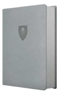 En la Biblia de estudio Andrews encontramos luz, profundidad y verdad. Es la primera Biblia de estudio denominacional que está diseñada tanto para el nuevo creyente como para el estudiante experimentado de la Biblia. A través de la Biblia de estudio Andrews podrás profundizar en su contenido de forma amena, práctica e innovadora. “La Biblia de estudio Andrews ha sido preparada con la mente de un erudito, el corazón de un pastor y la pasión de un evangelista”. Mark Finley. Características destacables: • Tipografía y diseño que facilitan la lectura • Impresión a dos colores • Versión Reina-Valera de 1995 • Más de 12.000 notas de estudio preparadas por un grupo internacional de acreditados eruditos y teólogos. • Lo último en erudición bíblica fidedigna. • Introducción a cada libro de la Biblia, con un bosquejo. • Sistema de referencias cruzadas único para iluminar los grandes temas de la Biblia. • Margen central resaltado con referencias cruzadas. • 11 mapas a dos colores en el texto. • 25 tablas e ilustraciones con información relevante sobre la Biblia. • Material auxiliar con herramientas de estudio: -Índice Temático Anotado. -Plan anual de lectura, matutino y vespertino -Concordancia breve (119 páginas) -Índice de nombres propios -15 mapas de las tierras bíblicas a color, con un índice detallado para una fácil colocación de todos los topónimos y accidentes geográficos -Consejos prácticos sobre cómo aplicar la palabra de Dios a la vida diaria.