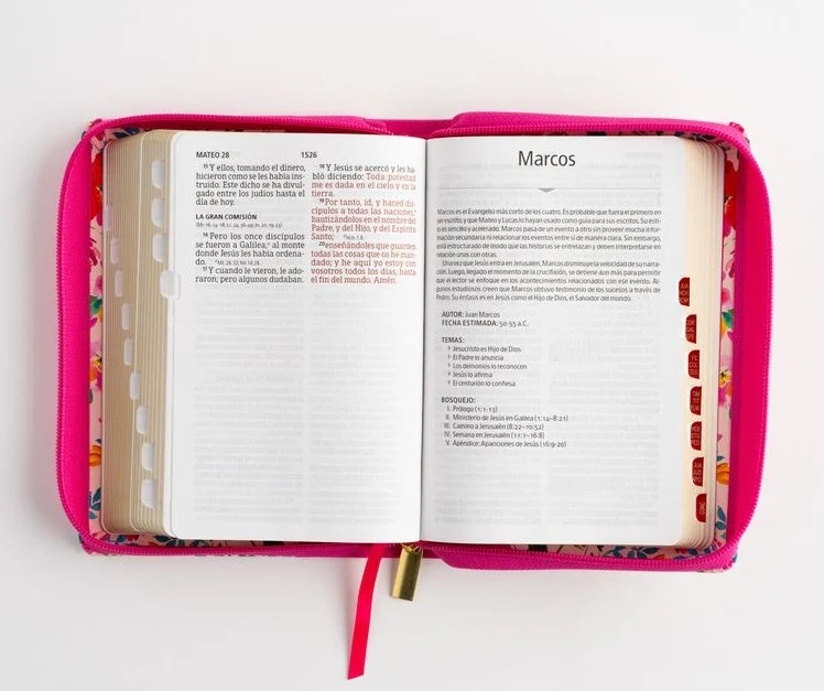 Biblia Letra Grande con Índice y Cierre – Fucsia Floral – RVR1960 - Imagen 4